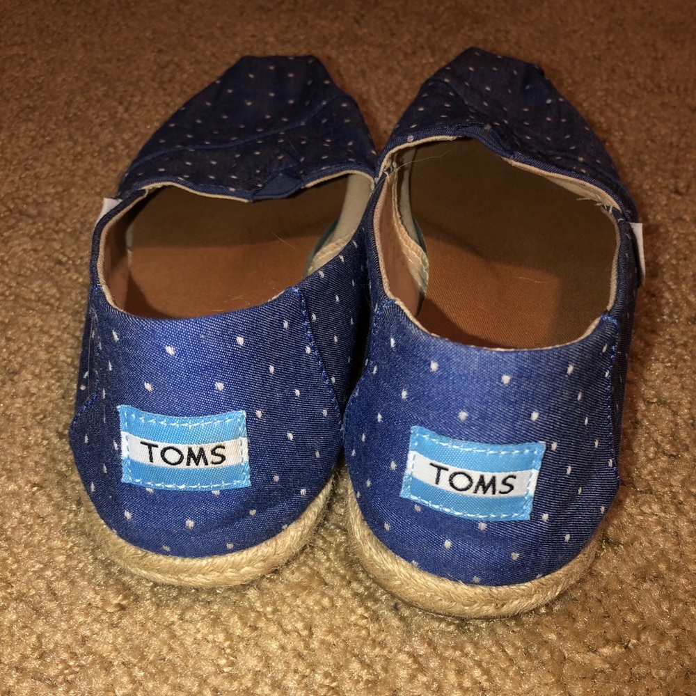 Blue and white polka dot TOMS